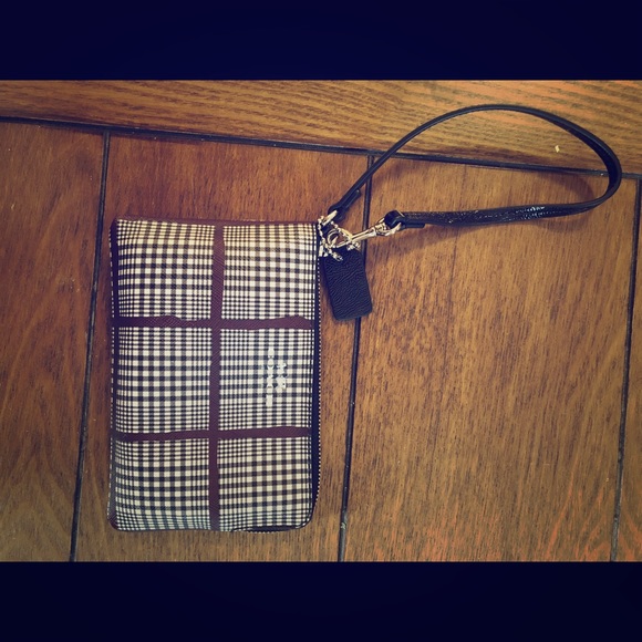Coach Handbags - Coach wristlet Coach Handbags - Coach wristlet